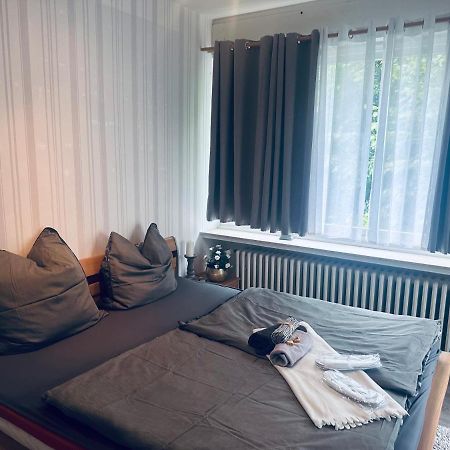 4 Zimmer 11 Personen Wohnung Garten Terrasse Grill 2 Badezimmer Wuppertal Esterno foto
