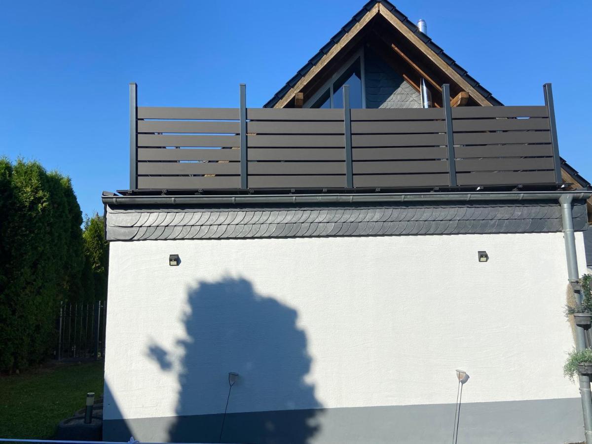 4 Zimmer 11 Personen Wohnung Garten Terrasse Grill 2 Badezimmer Wuppertal Esterno foto