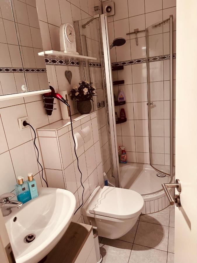4 Zimmer 11 Personen Wohnung Garten Terrasse Grill 2 Badezimmer Wuppertal Esterno foto